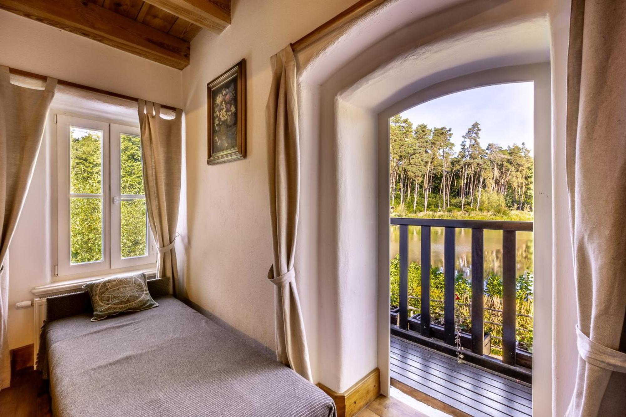 Bed and Breakfast Gosciniec Pod Zajacem Oleśnica Esterno foto