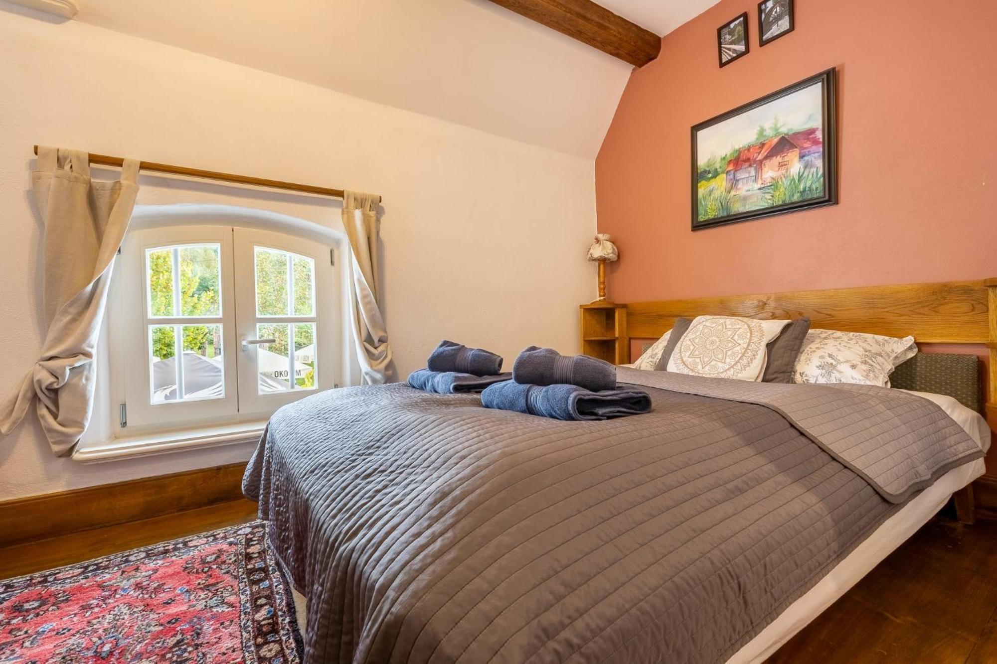 Bed and Breakfast Gosciniec Pod Zajacem Oleśnica Esterno foto