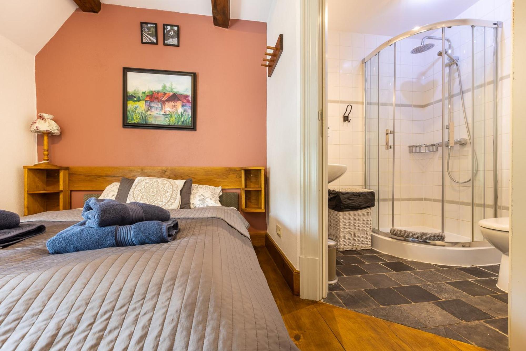 Bed and Breakfast Gosciniec Pod Zajacem Oleśnica Esterno foto